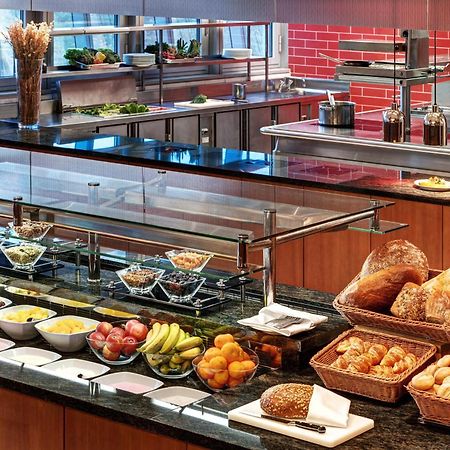 Hilton Garden Inn Frankfurt Airport Φραγκφούρτη Εξωτερικό φωτογραφία Breakfast buffet