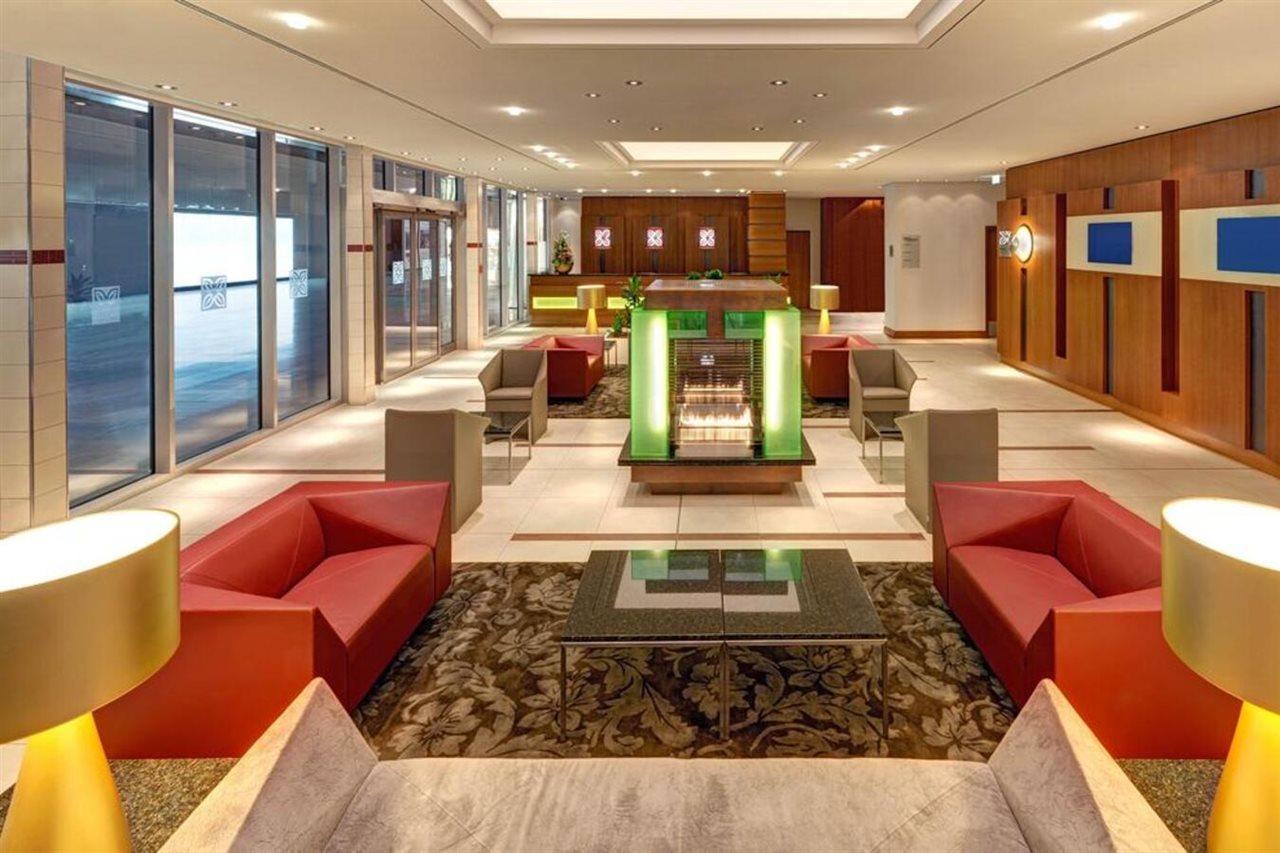Hilton Garden Inn Frankfurt Airport Φραγκφούρτη Εξωτερικό φωτογραφία Reception area of the hotel