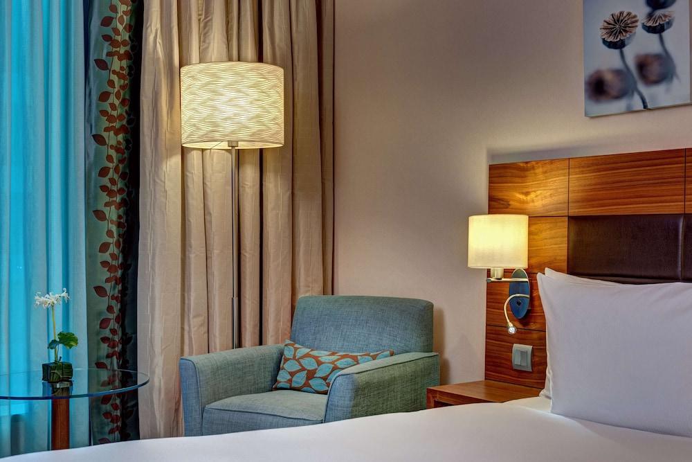 Hilton Garden Inn Frankfurt Airport Φραγκφούρτη Εξωτερικό φωτογραφία Room interior