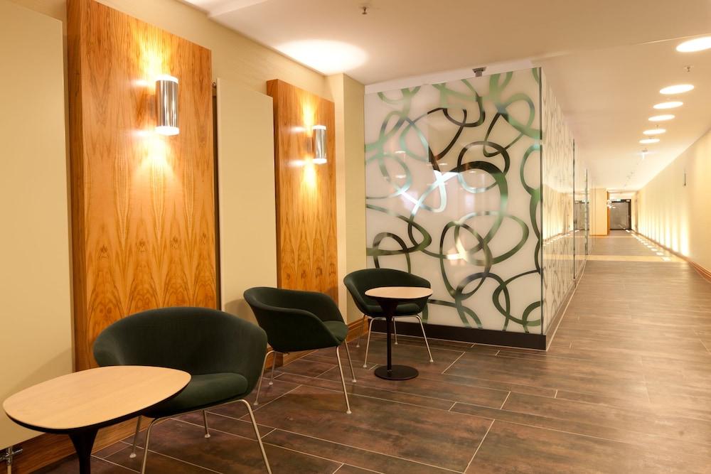 Hilton Garden Inn Frankfurt Airport Φραγκφούρτη Εξωτερικό φωτογραφία The interior of the hotel
