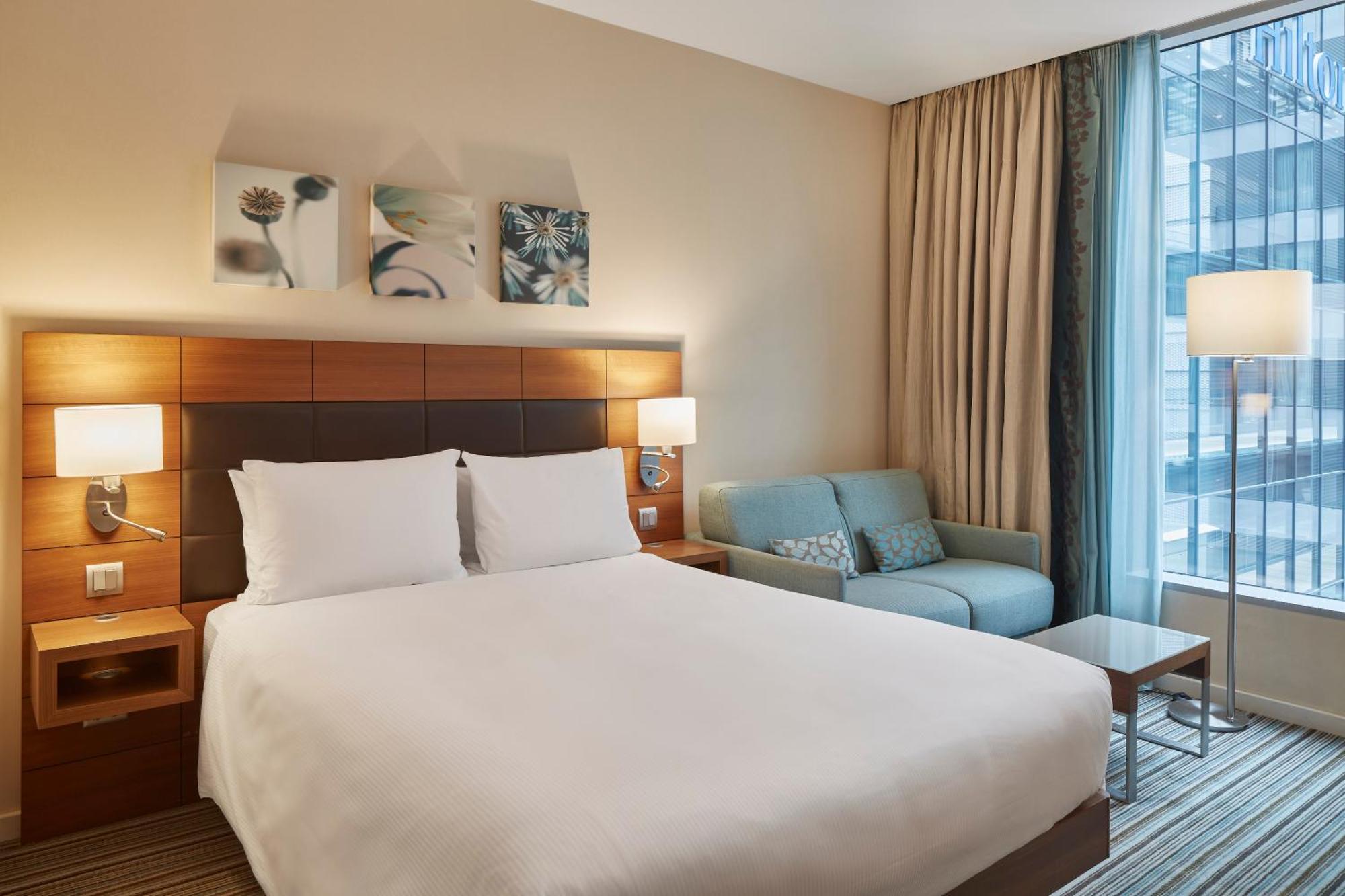 Hilton Garden Inn Frankfurt Airport Φραγκφούρτη Εξωτερικό φωτογραφία A room at the Hilton London