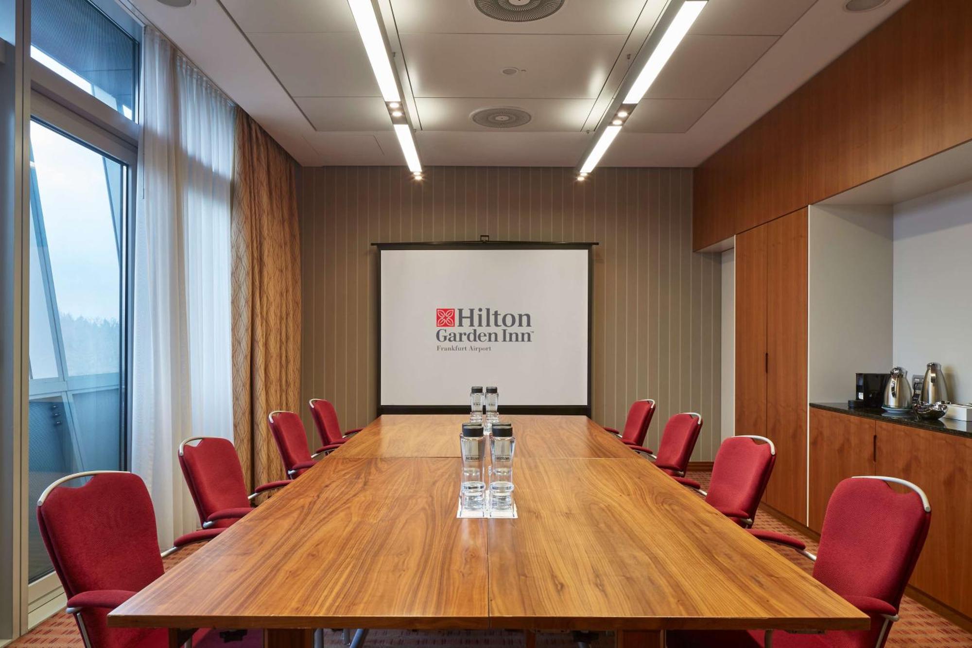 Hilton Garden Inn Frankfurt Airport Φραγκφούρτη Εξωτερικό φωτογραφία Hilton Garden Inn Frankfurt Airport