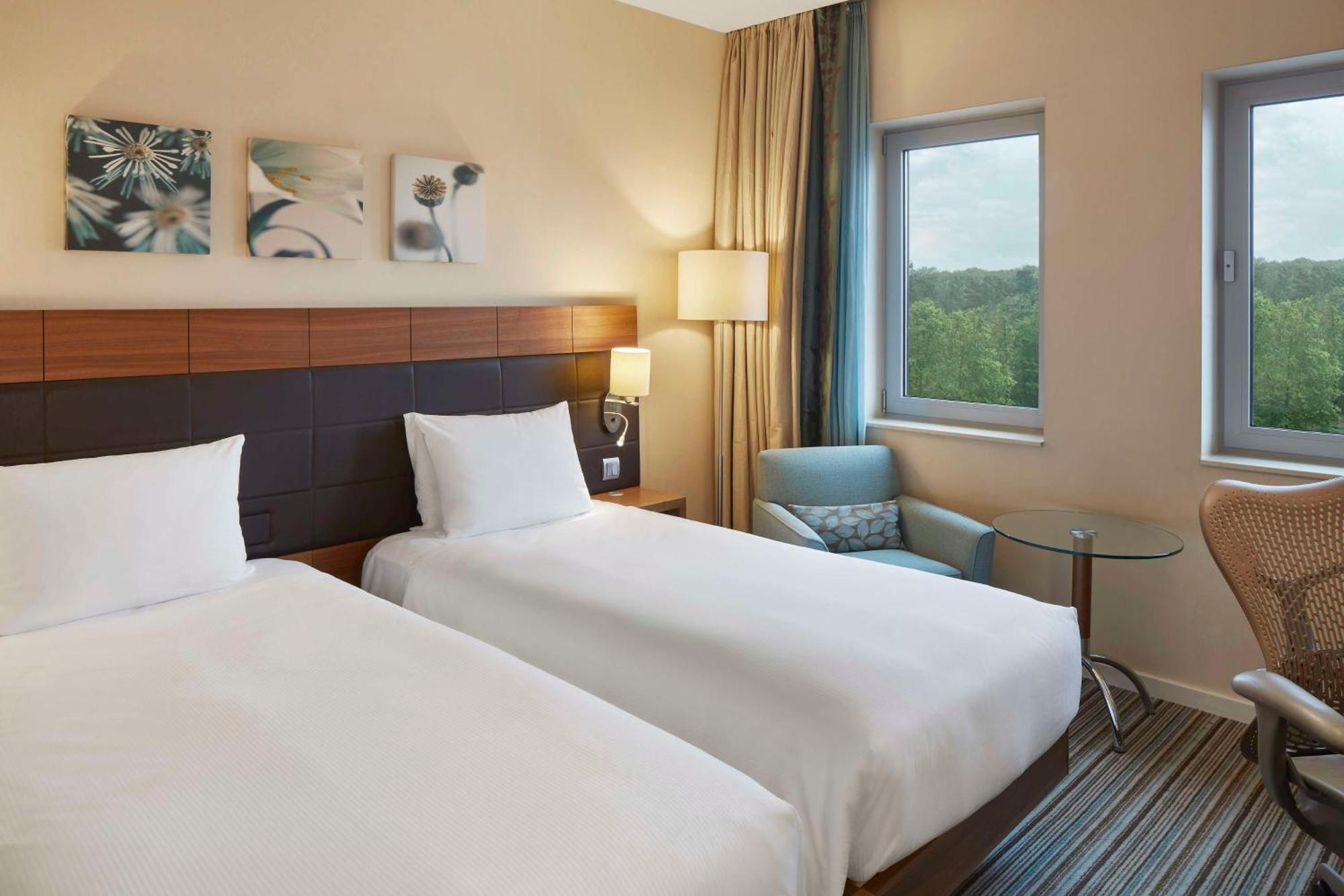 Hilton Garden Inn Frankfurt Airport Φραγκφούρτη Εξωτερικό φωτογραφία Room at the Hilton Prague