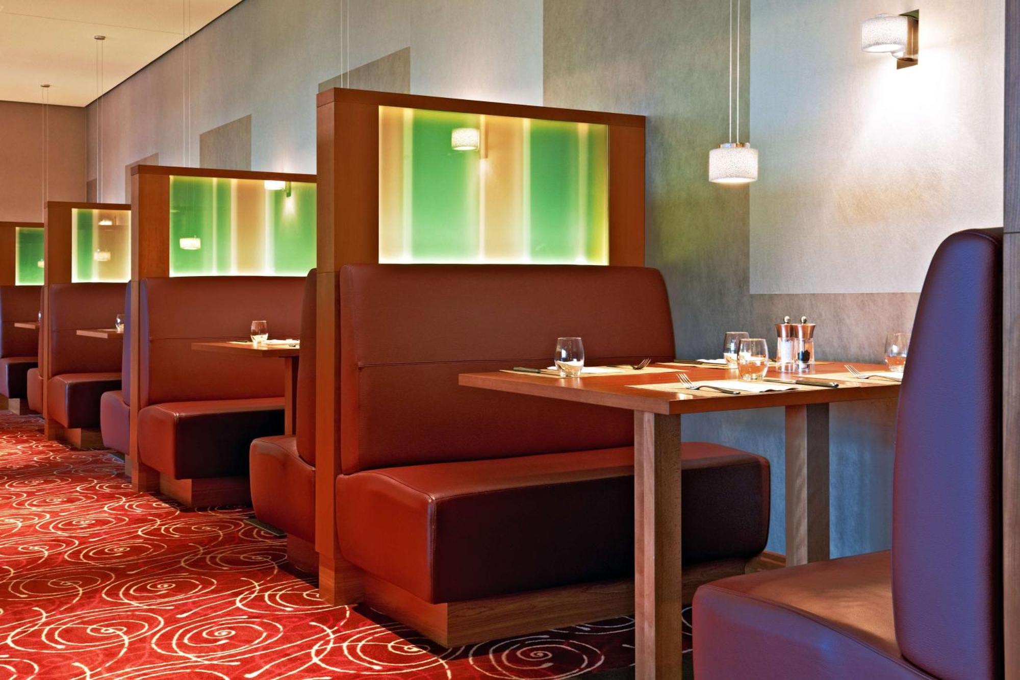 Hilton Garden Inn Frankfurt Airport Φραγκφούρτη Εξωτερικό φωτογραφία Restaurant interior design