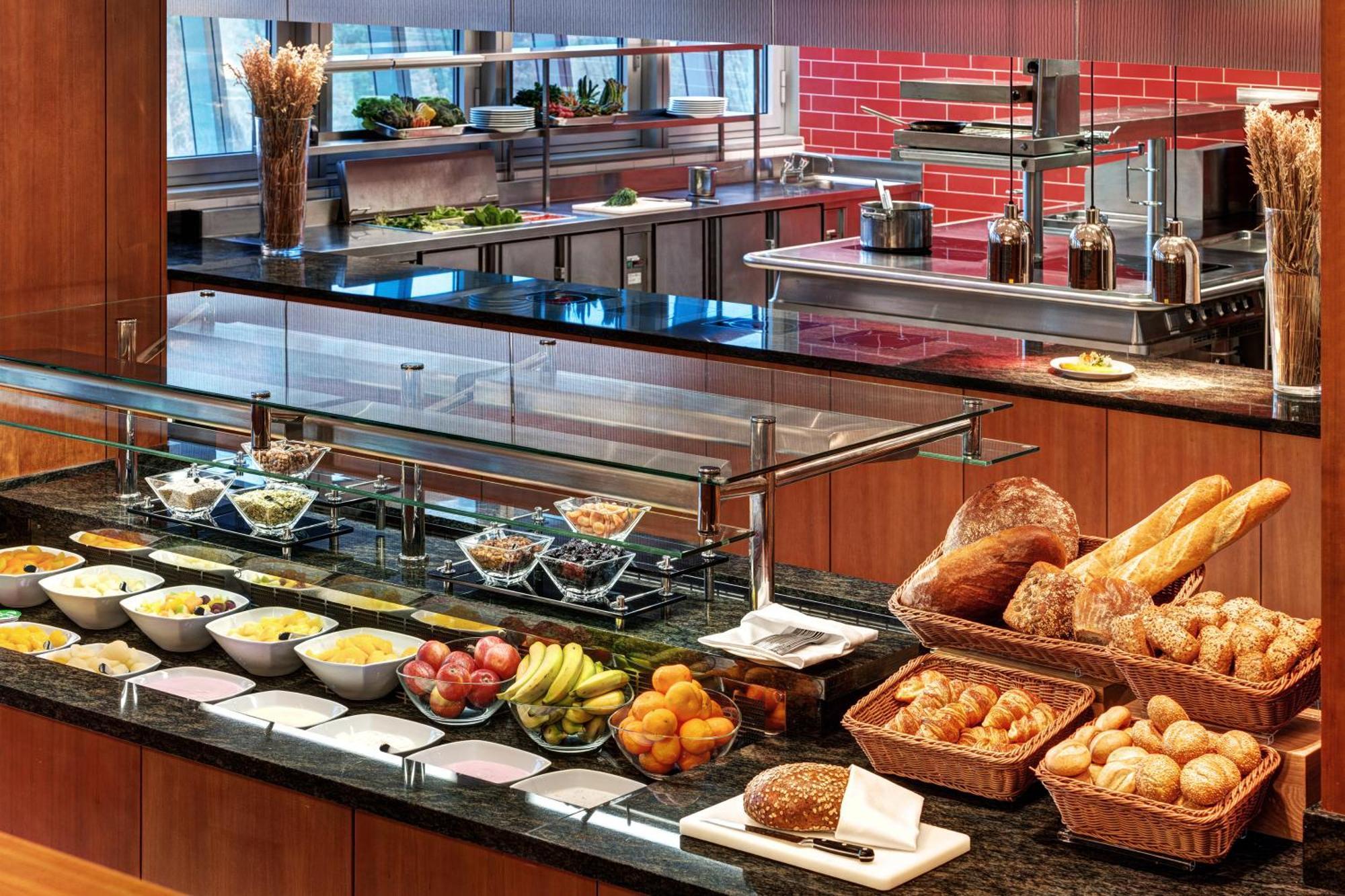 Hilton Garden Inn Frankfurt Airport Φραγκφούρτη Εξωτερικό φωτογραφία Breakfast buffet