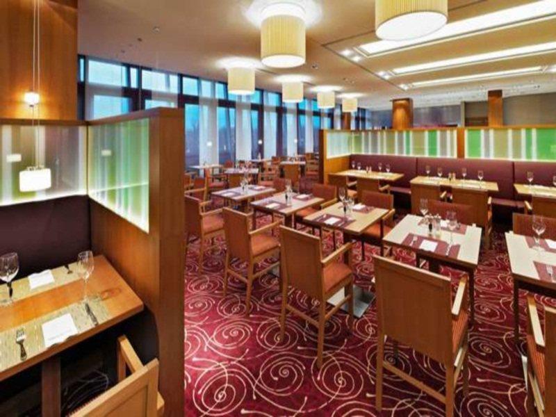 Hilton Garden Inn Frankfurt Airport Φραγκφούρτη Εξωτερικό φωτογραφία Interior of a restaurant