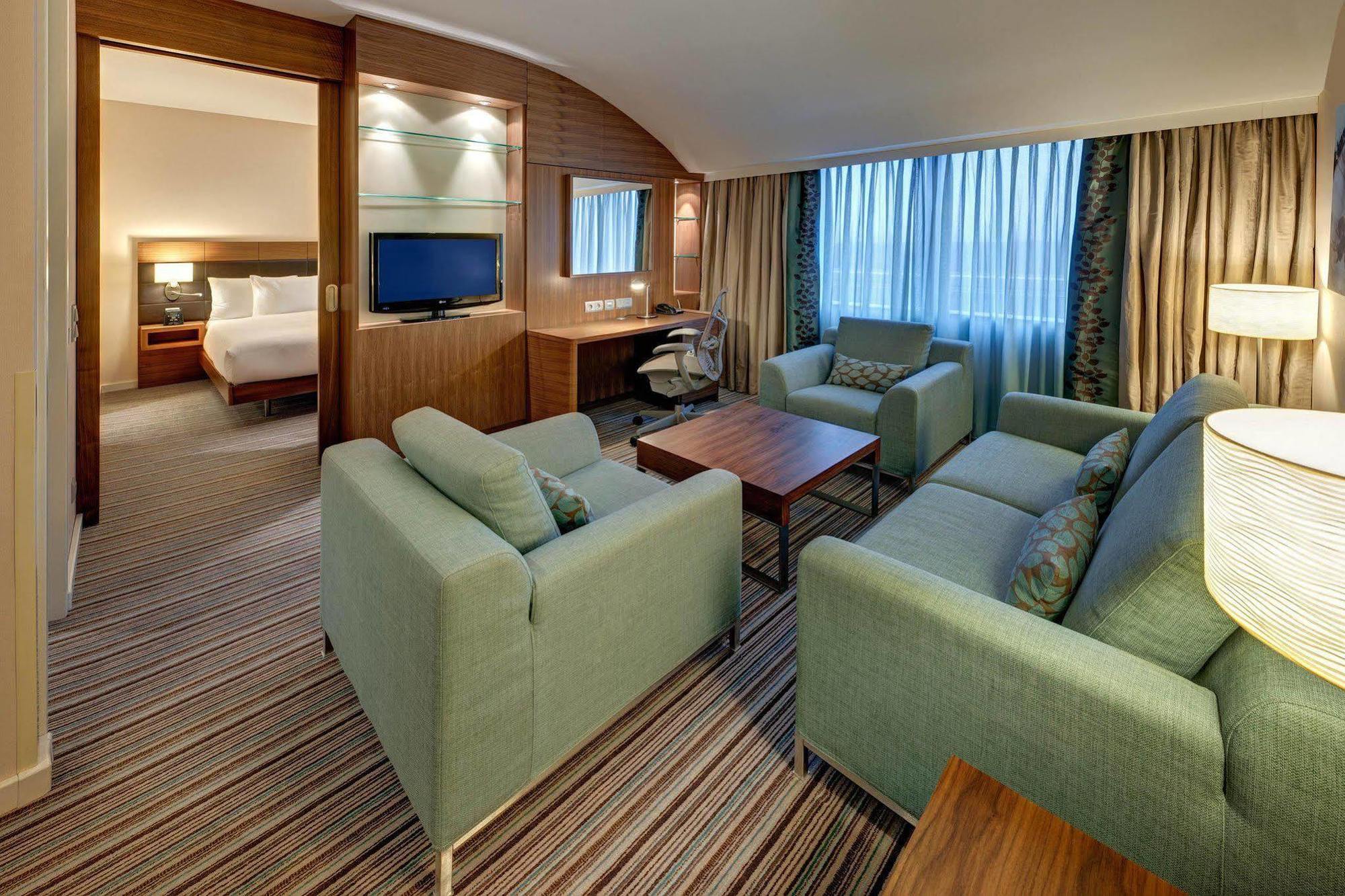 Hilton Garden Inn Frankfurt Airport Φραγκφούρτη Δωμάτιο φωτογραφία A room at the Hilton London Heathrow